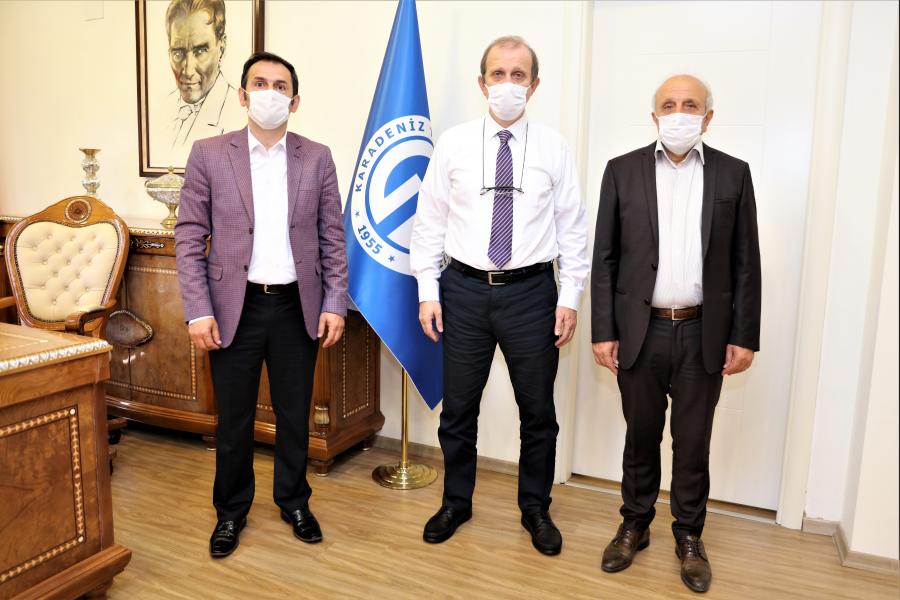 Prof. Dr. İhsan Koz İlköğretim Okulu Müdürü Hayati ŞAHİN ve Trabzon Fen Lisesi Eski Müdürü Tuncay BEŞEL