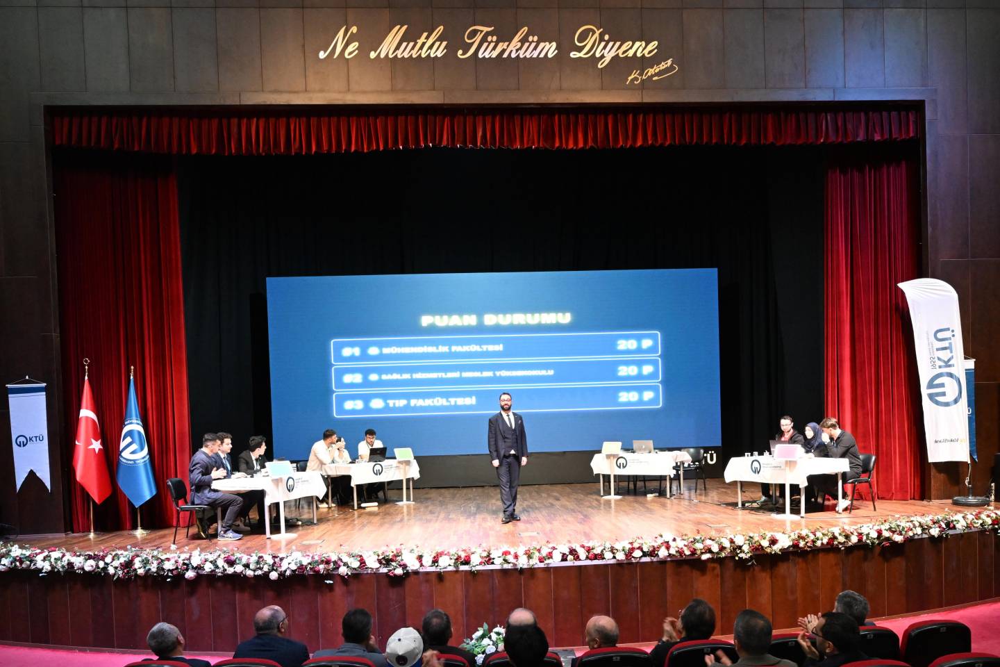 Bilgi Maratonu Yarışması Sahnesi