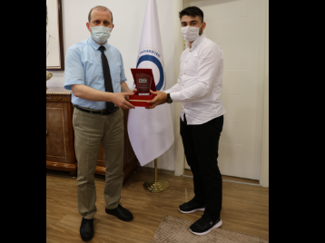 Üniversitemiz Elektrik-Elektronik Kulübü, Rektörümüzü Ziyaret Etti