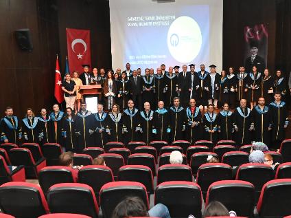 "Karadeniz Teknik Üniversitesi'nde Sosyal Bilimler Enstitüsü Mezunlar Buluşması ve Mezuniyet Töreni Coşkuyla Gerçekleşti"