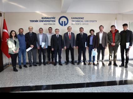 Rektörümüz, TÜBİTAK 1512 Girişimcilik Destek Programı (BİGG) Kapsamında Desteklenen Akademisyenlerimizi ve Öğrencilerimizi Tebrik Etti