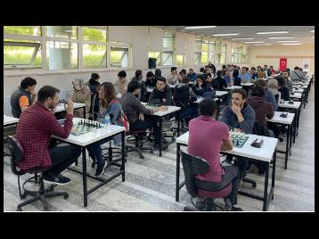 Ödüllü Gençlik Satranç Turnuvası Yapıldı.