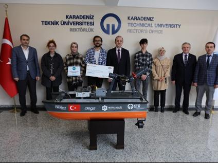 Rektörümüz, Dünya İkincisi Takımımızı Ağırladı