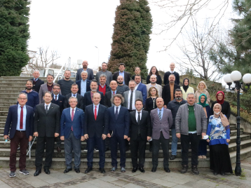 Rektörümüz Prof. Dr. Hamdullah ÇUVALCI ve Rektör Yardımcısı Prof. Dr. Halil İbrahim OKUMUŞ'tan Orman Mühendisliği Bölümünü ziyaret.